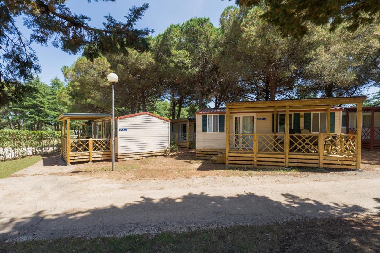 Camping Adria Mobile Homes In Brioni Sunny Camping PUY Eksteriør bilde